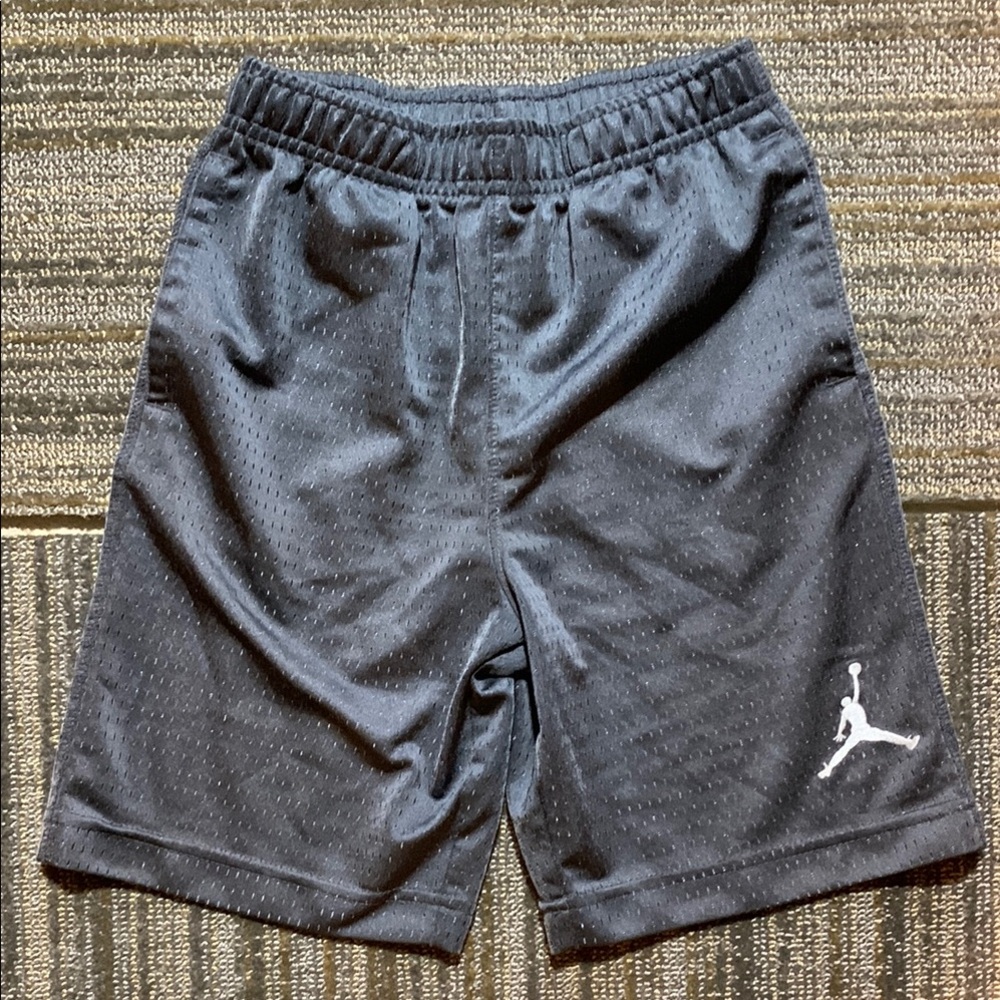 Jordan Boys Size 6 Dark Gray Shorts